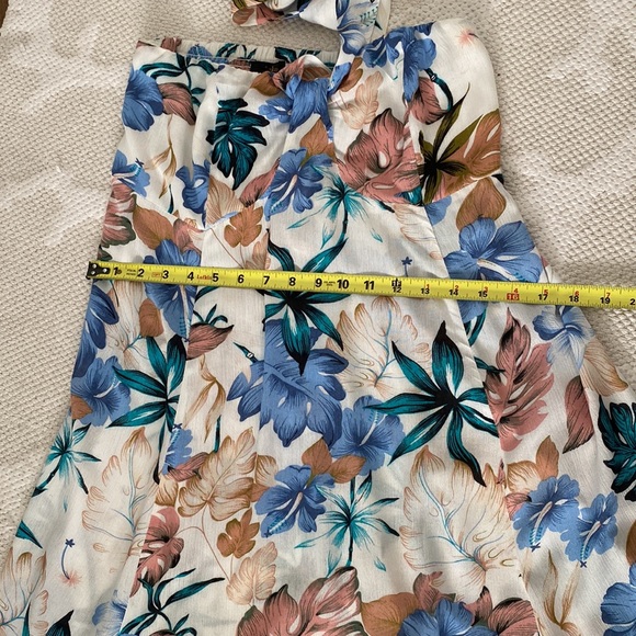 Aakaa Tropical Floral Print Flowy Halter Maxi Dress - Picture 10 of 13